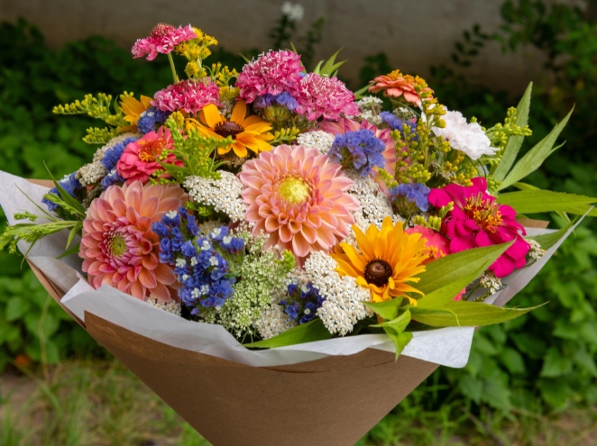 זר פרחים קטן, סיפור גדול