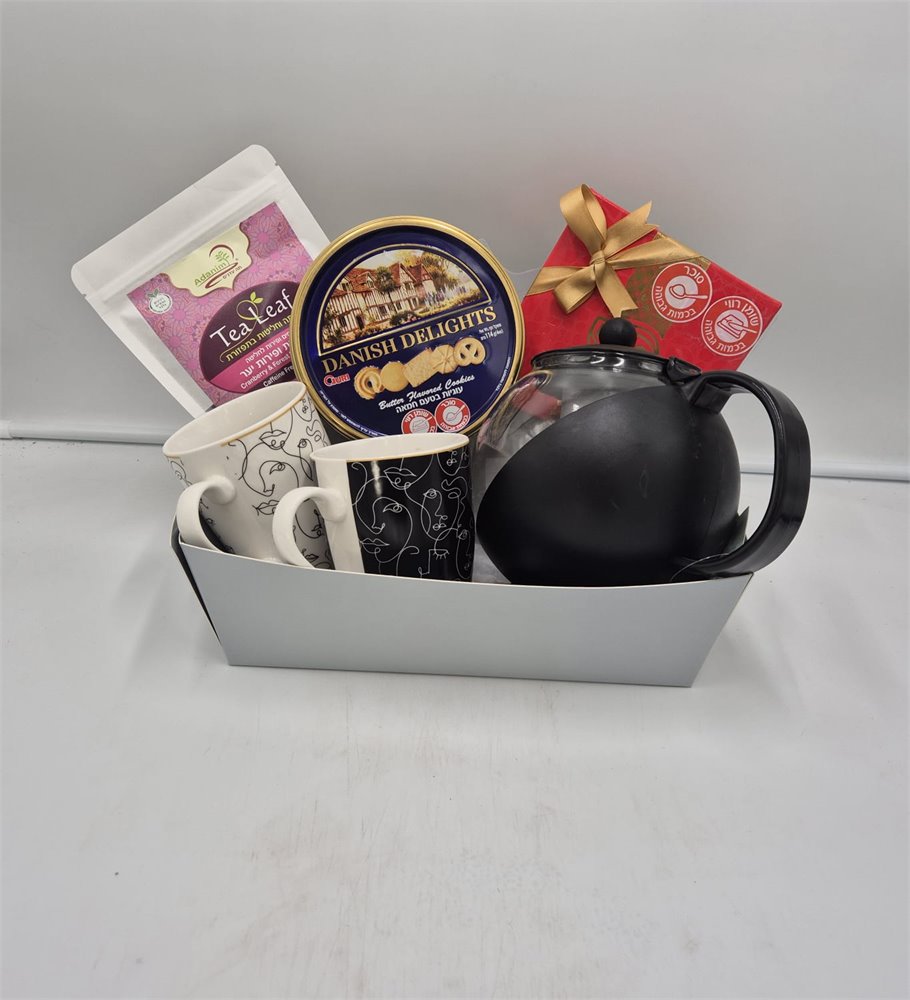 מארז קומקום תה ומתוקים 2